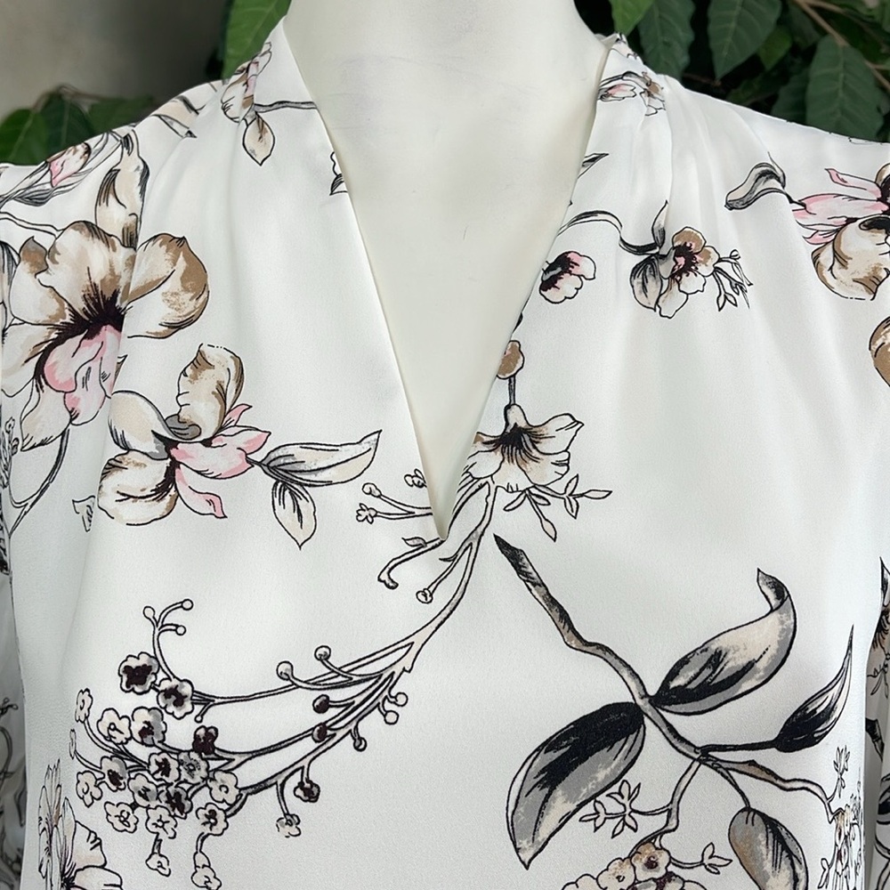 WHBM FLORAL PRINT BLOUSE - Picture 4 of 11